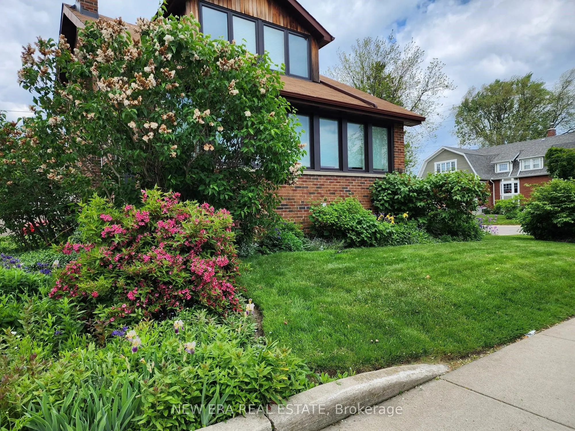46 Forest Avenue