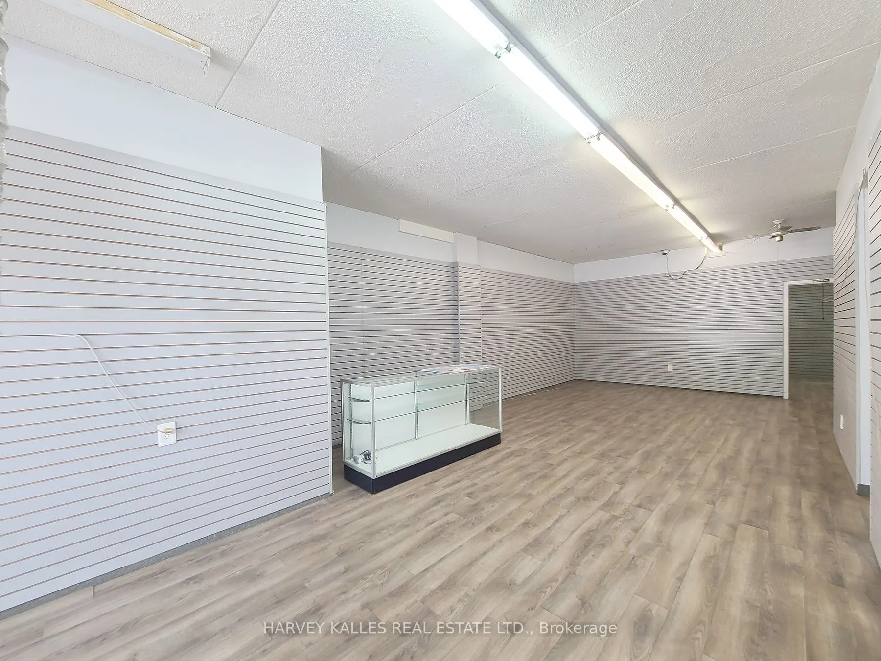 3819 Lake Shore Boulevard W, #retail