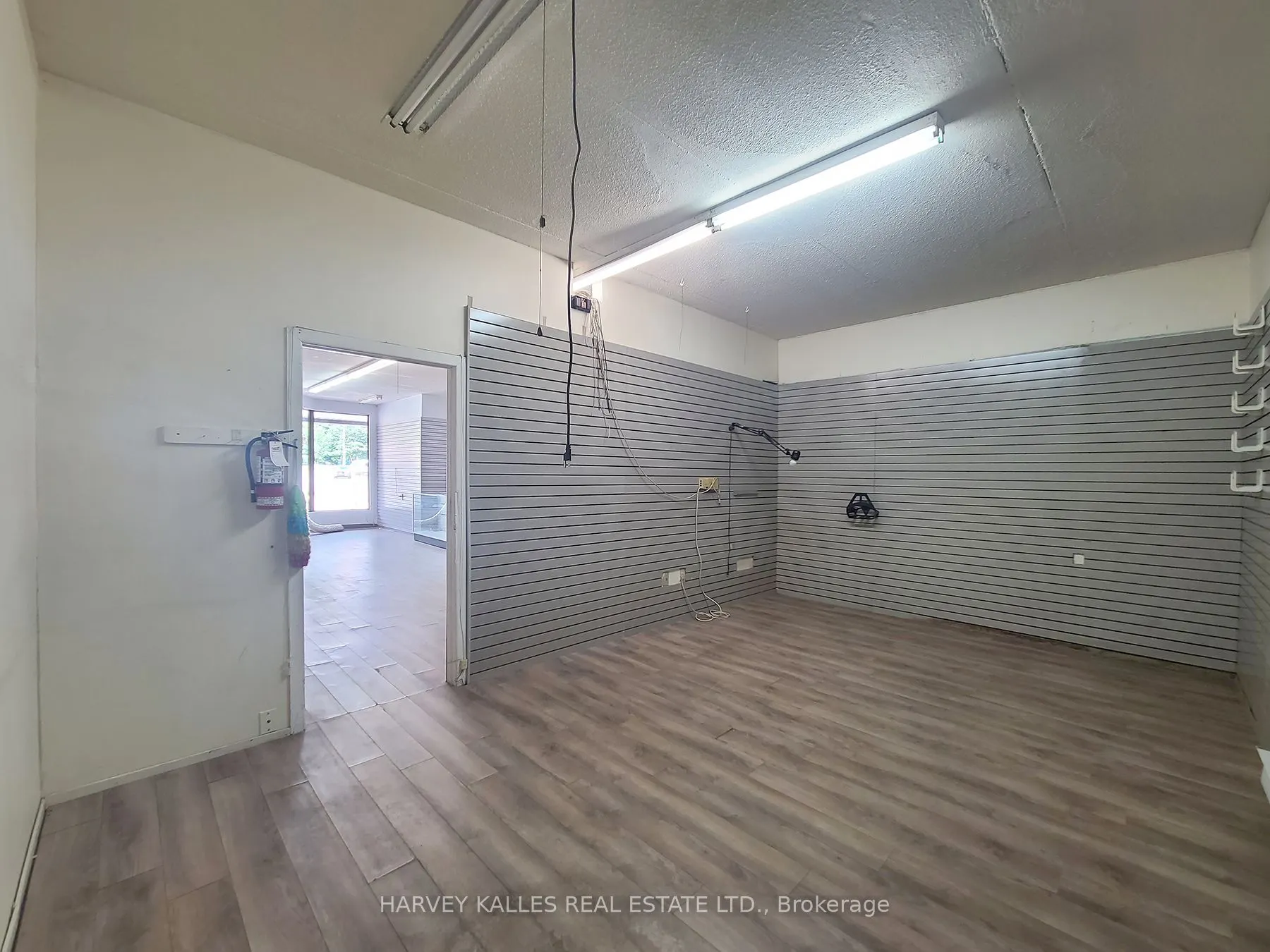 3819 Lake Shore Boulevard W, #retail