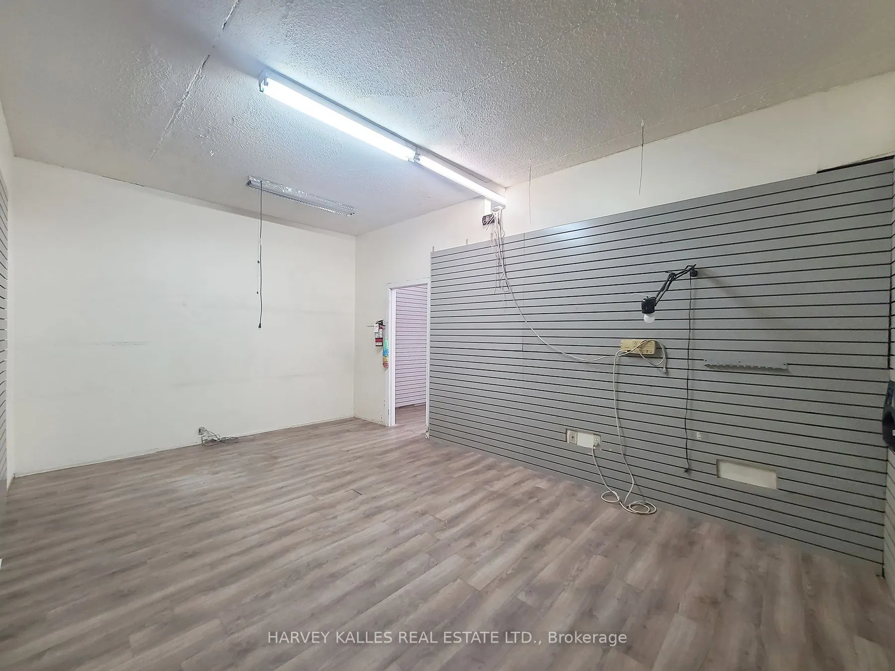 3819 Lake Shore Boulevard W, #retail