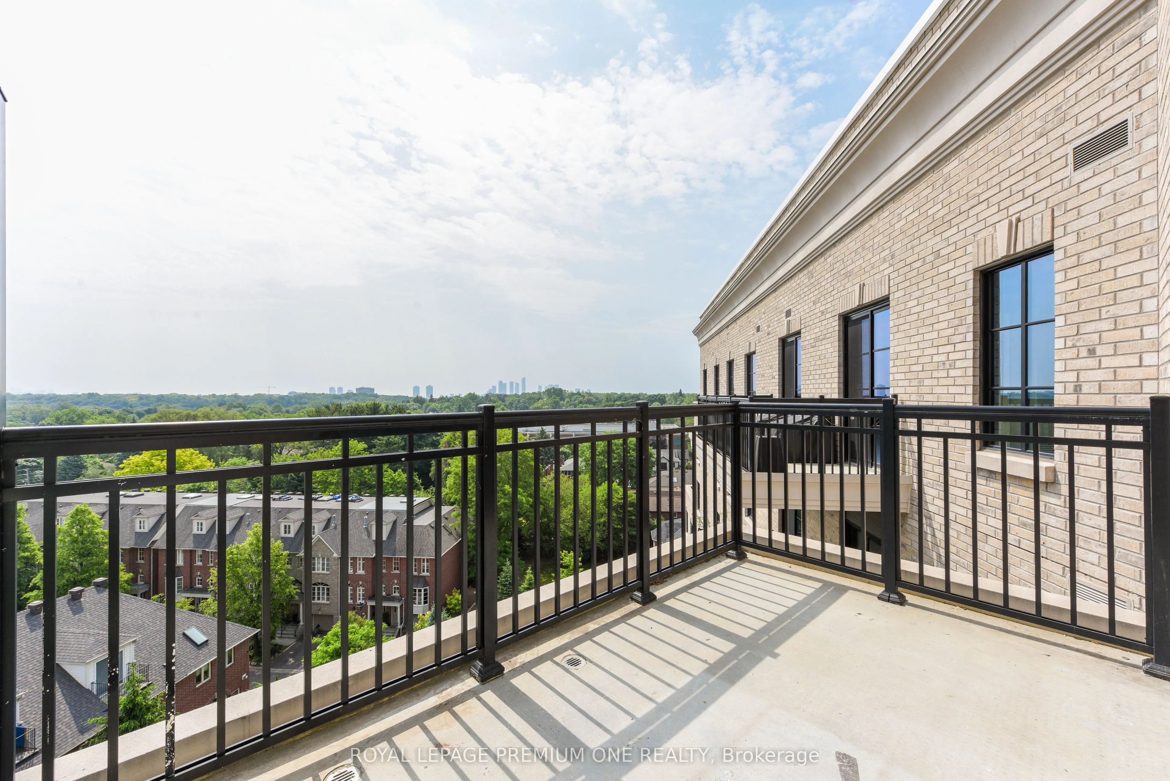 571 Prince Edward Drive N, #PH01