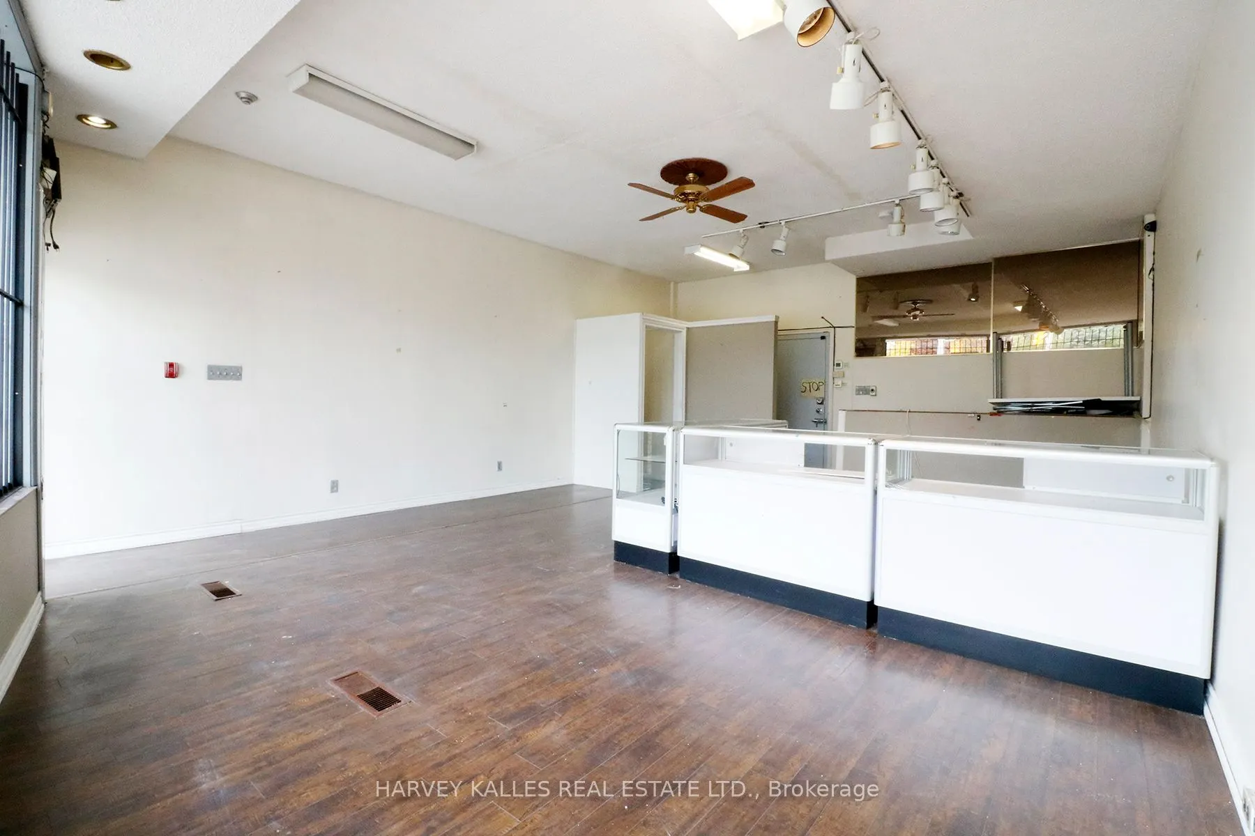 3811 Lake Shore Boulevard W