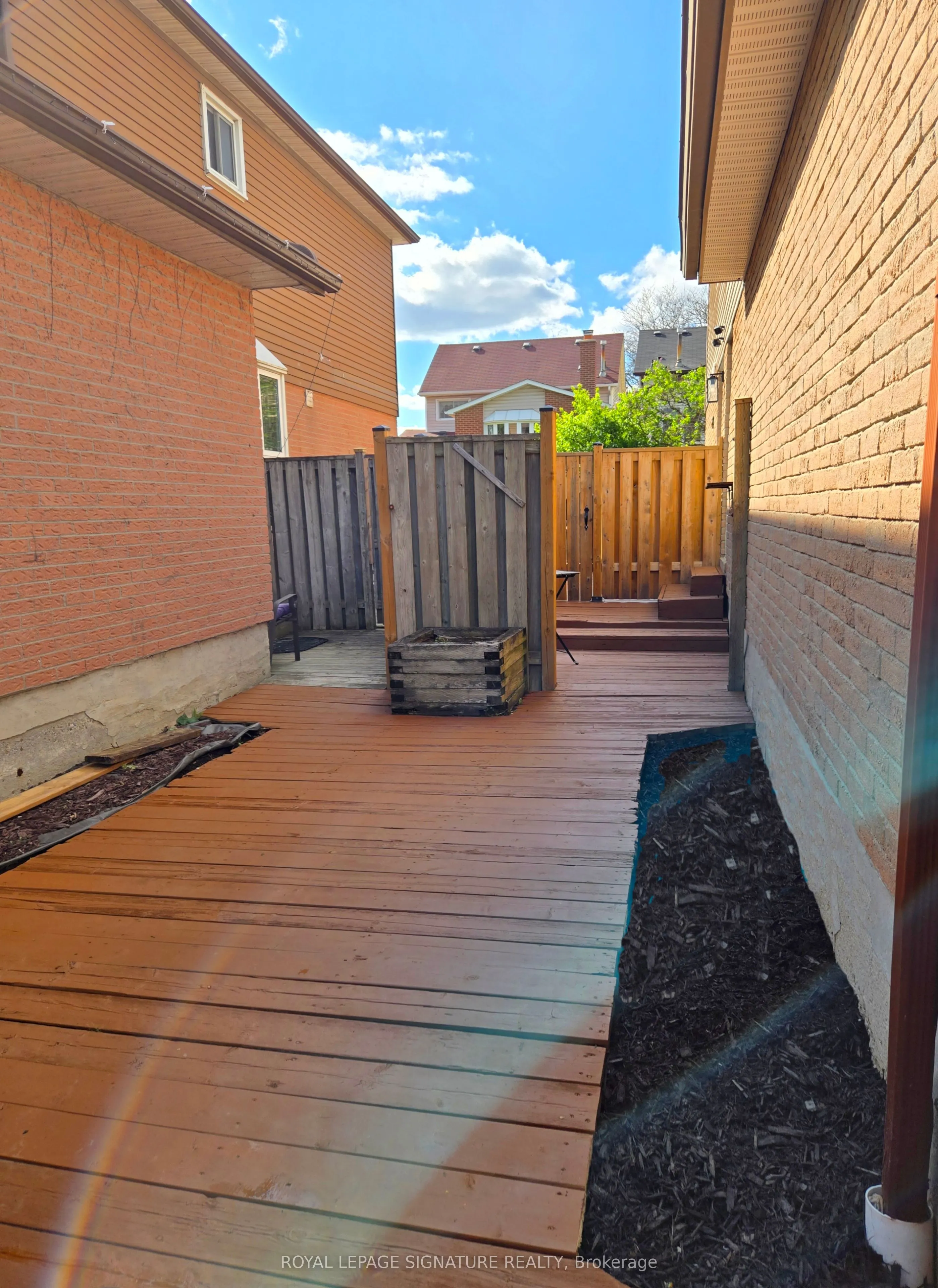 4 Greenleaf Crescent