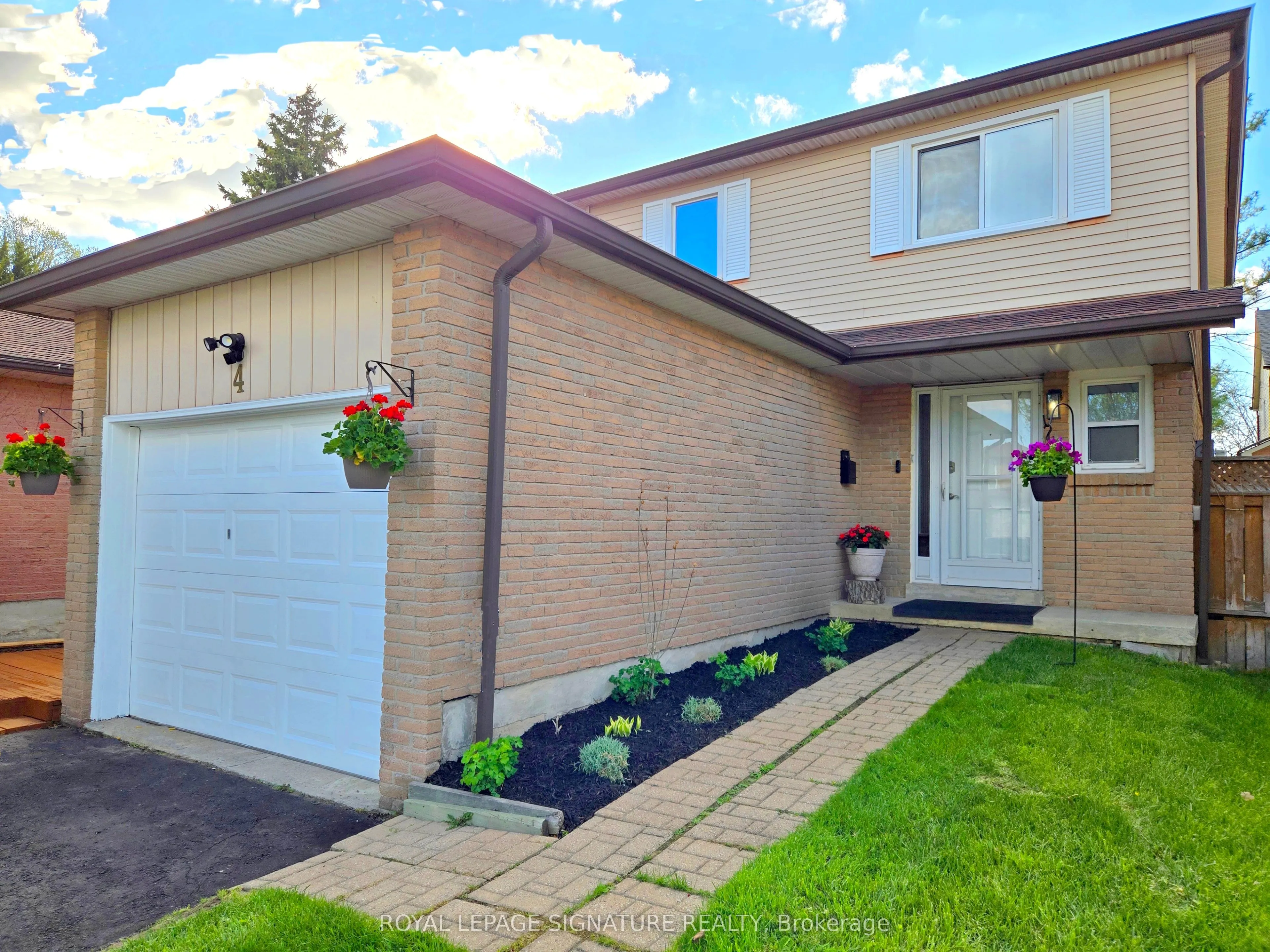 4 Greenleaf Crescent