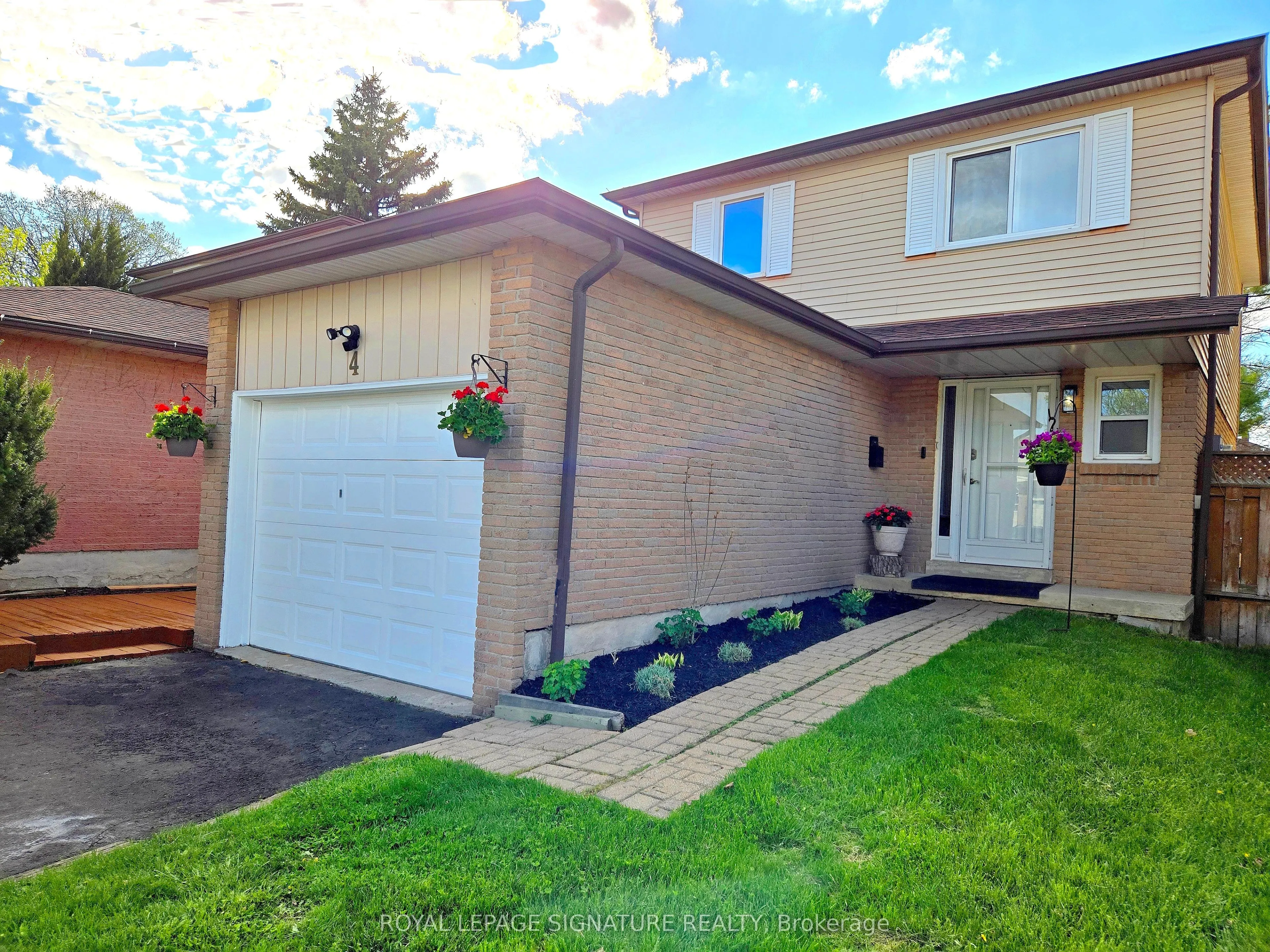 4 Greenleaf Crescent