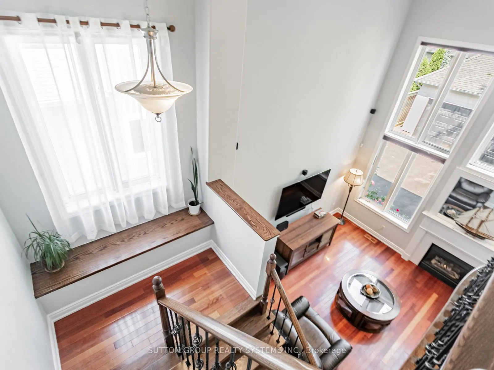 935 Gaslight Way