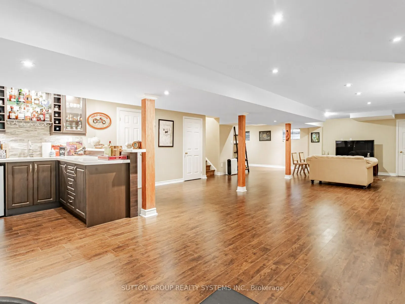 935 Gaslight Way