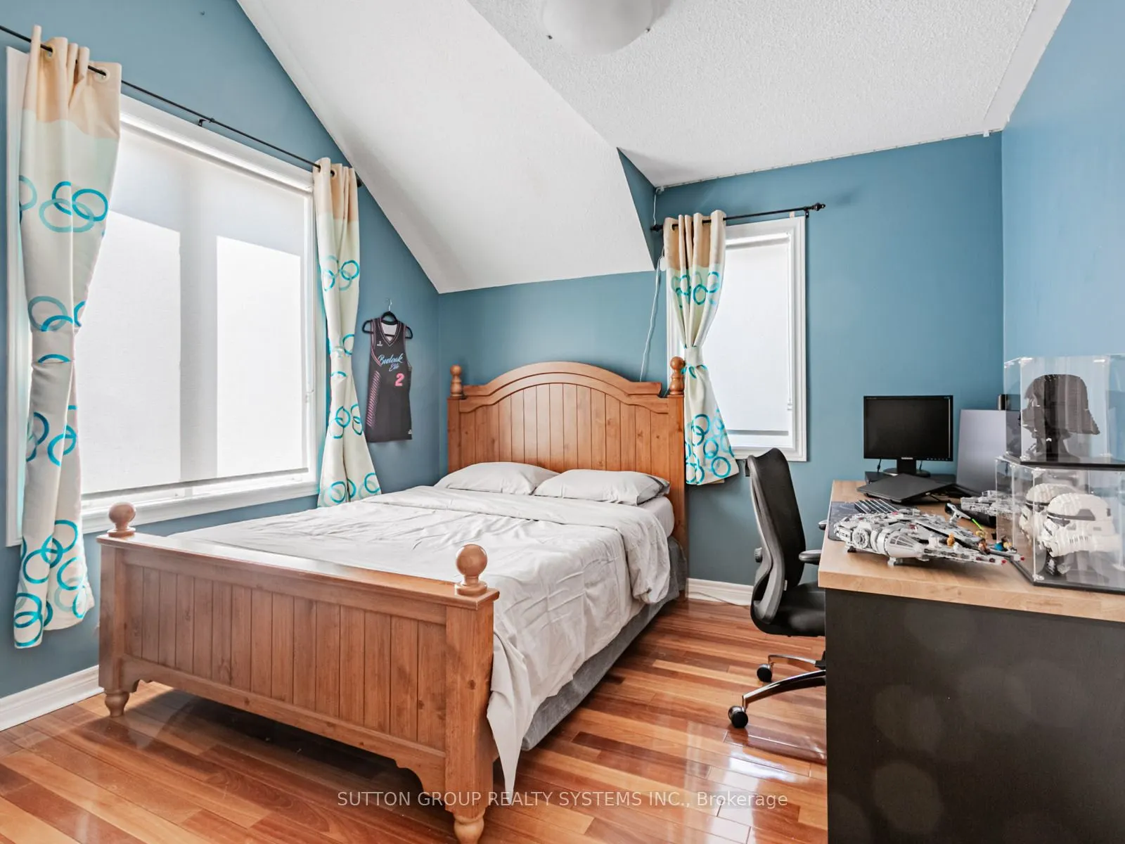 935 Gaslight Way