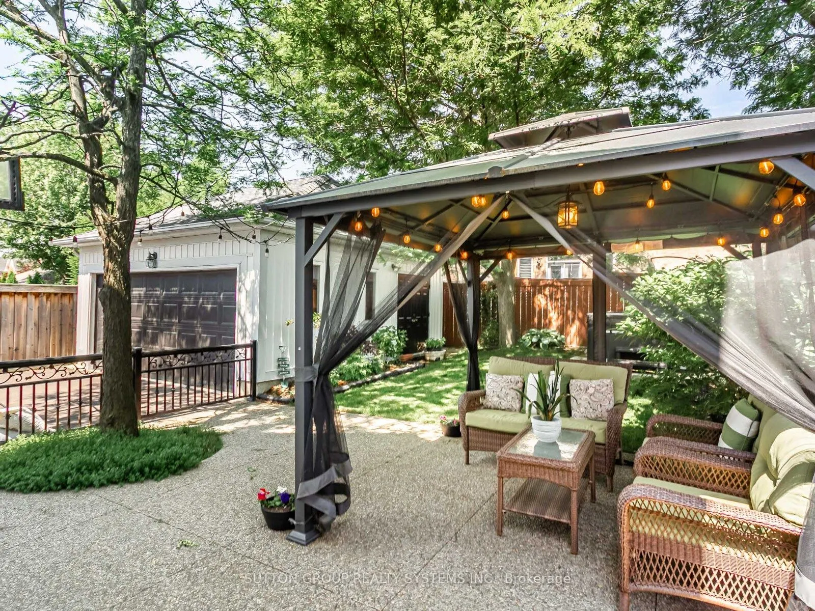 935 Gaslight Way