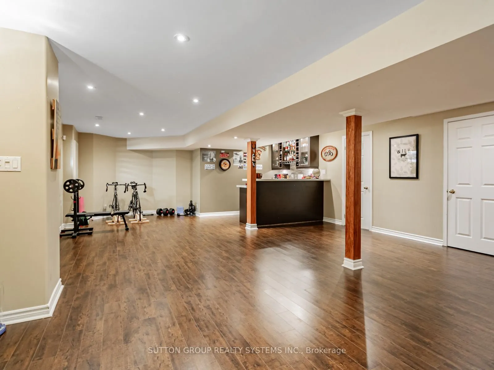 935 Gaslight Way
