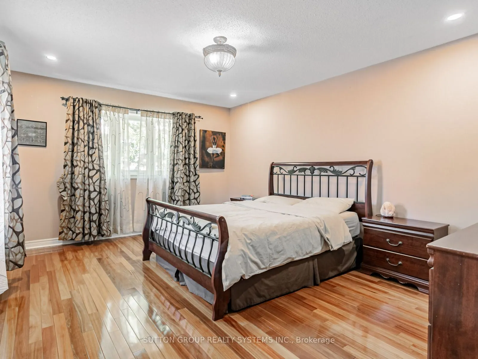 935 Gaslight Way