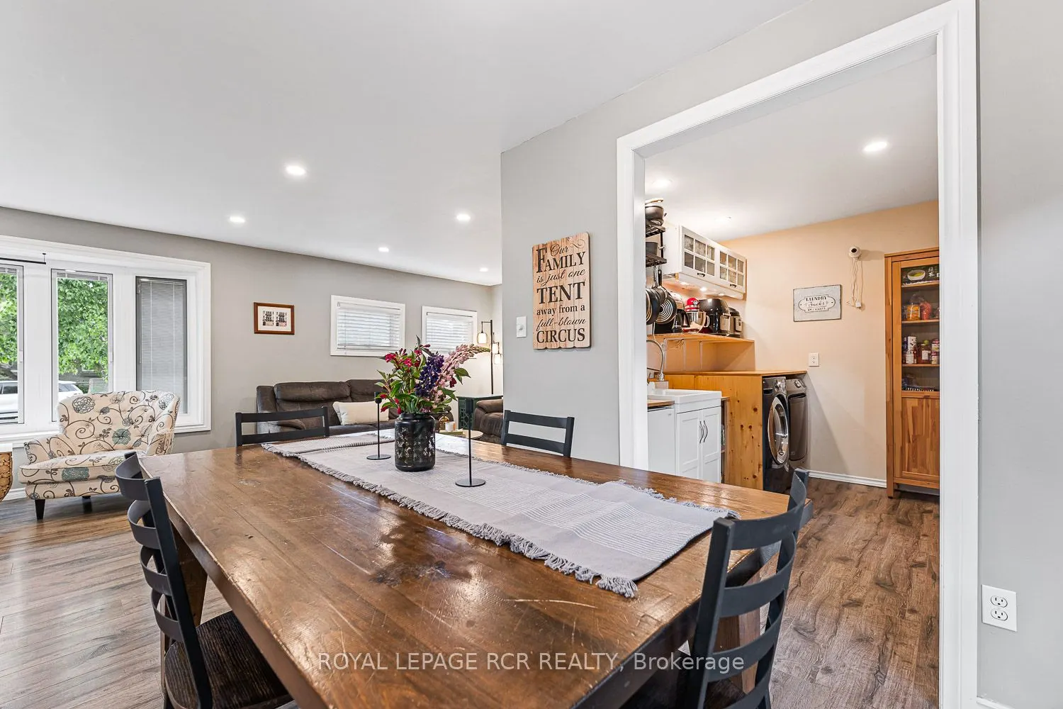 27 Rustic Crescent