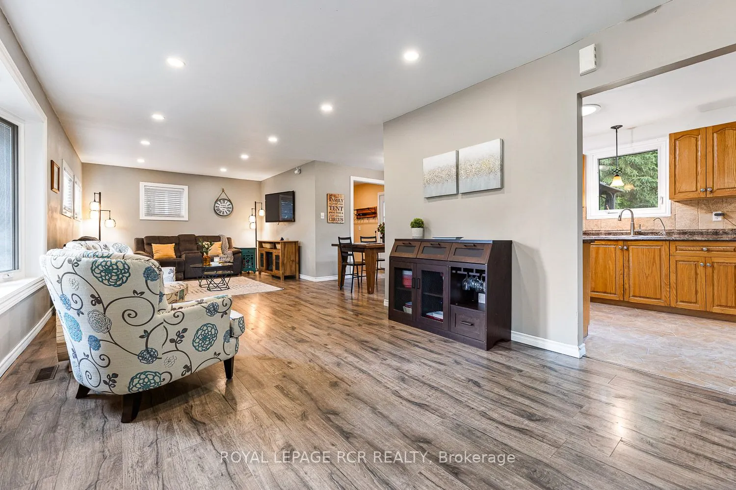 27 Rustic Crescent