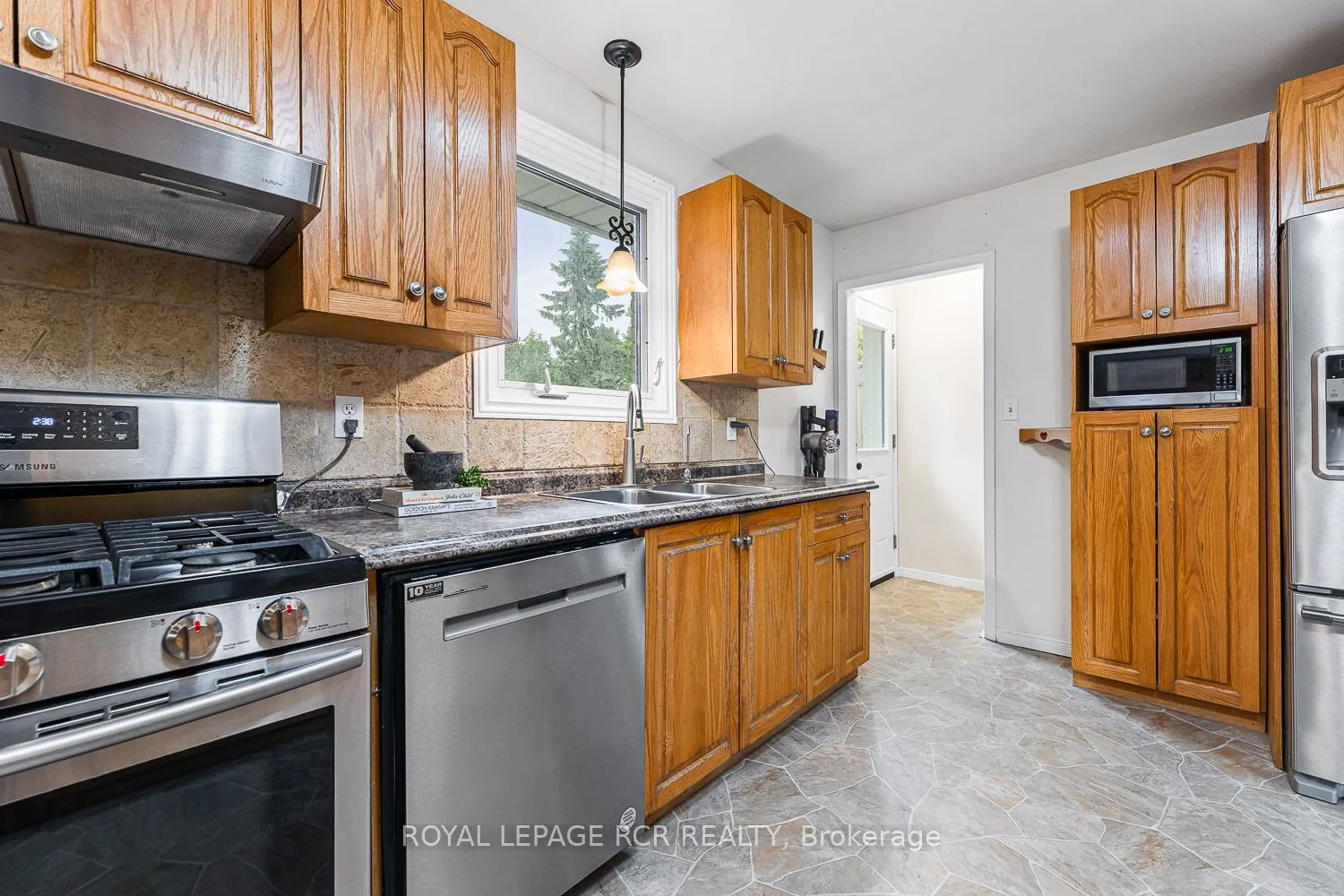27 Rustic Crescent
