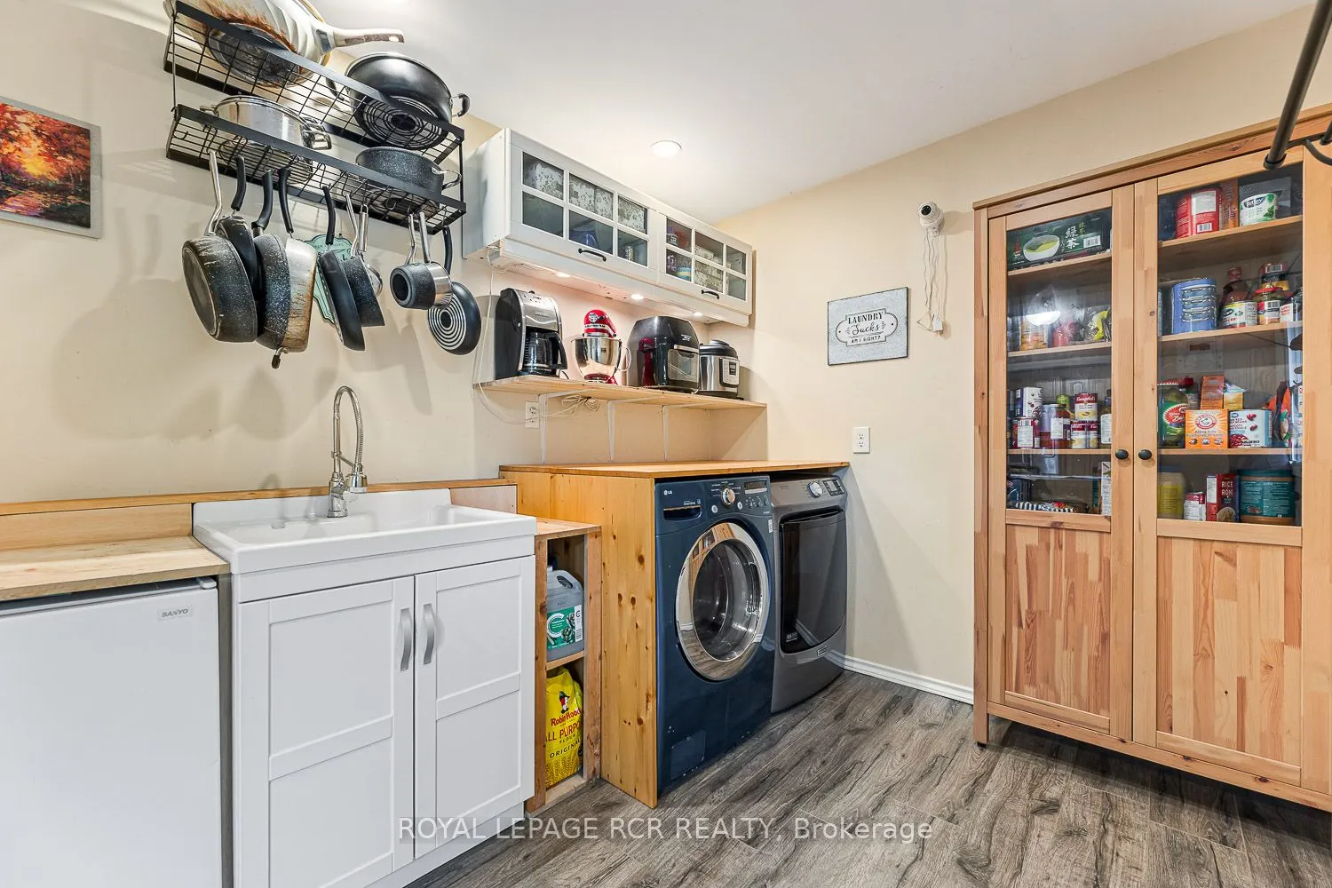 27 Rustic Crescent