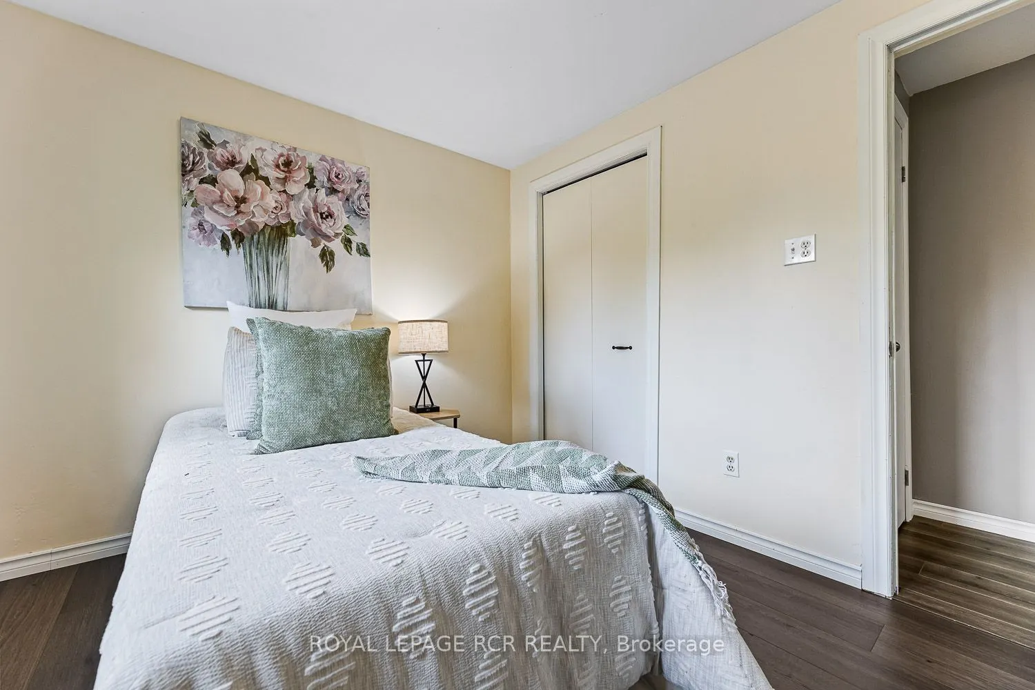 27 Rustic Crescent