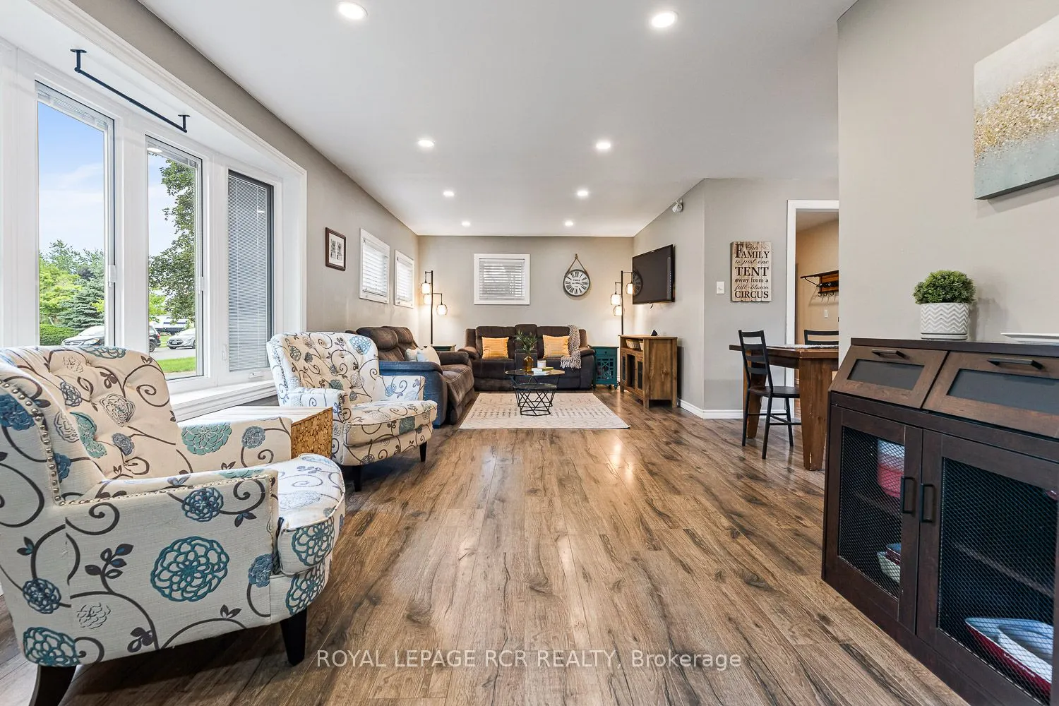 27 Rustic Crescent