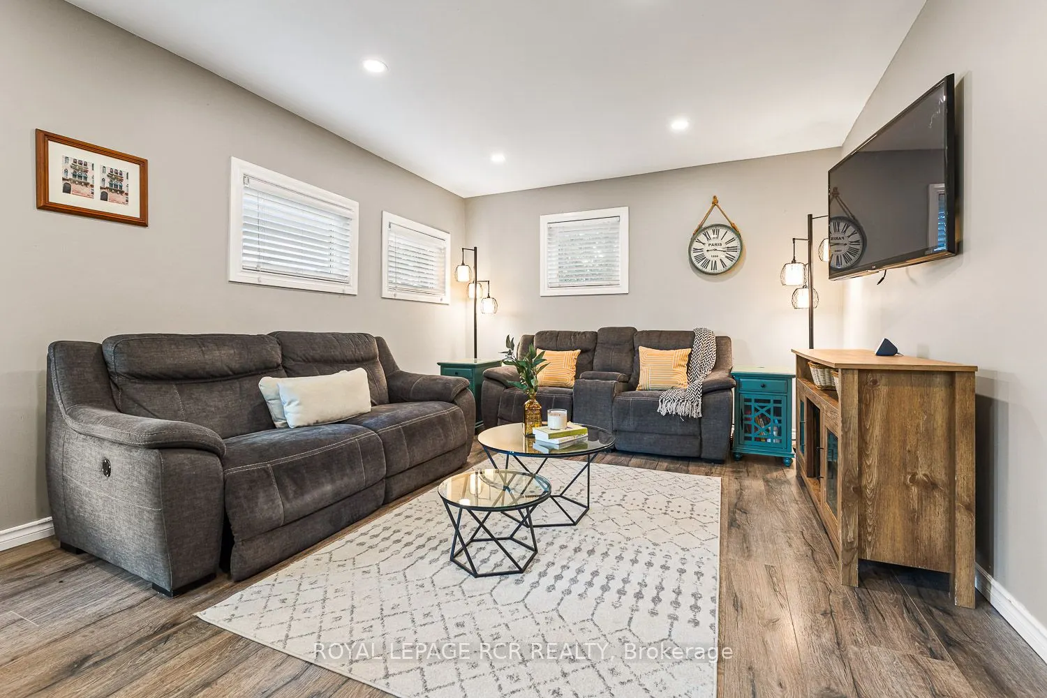 27 Rustic Crescent