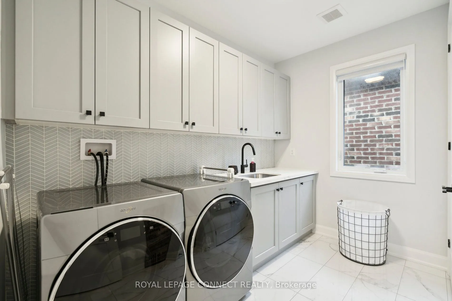 1428 Ford Strathy Crescent
