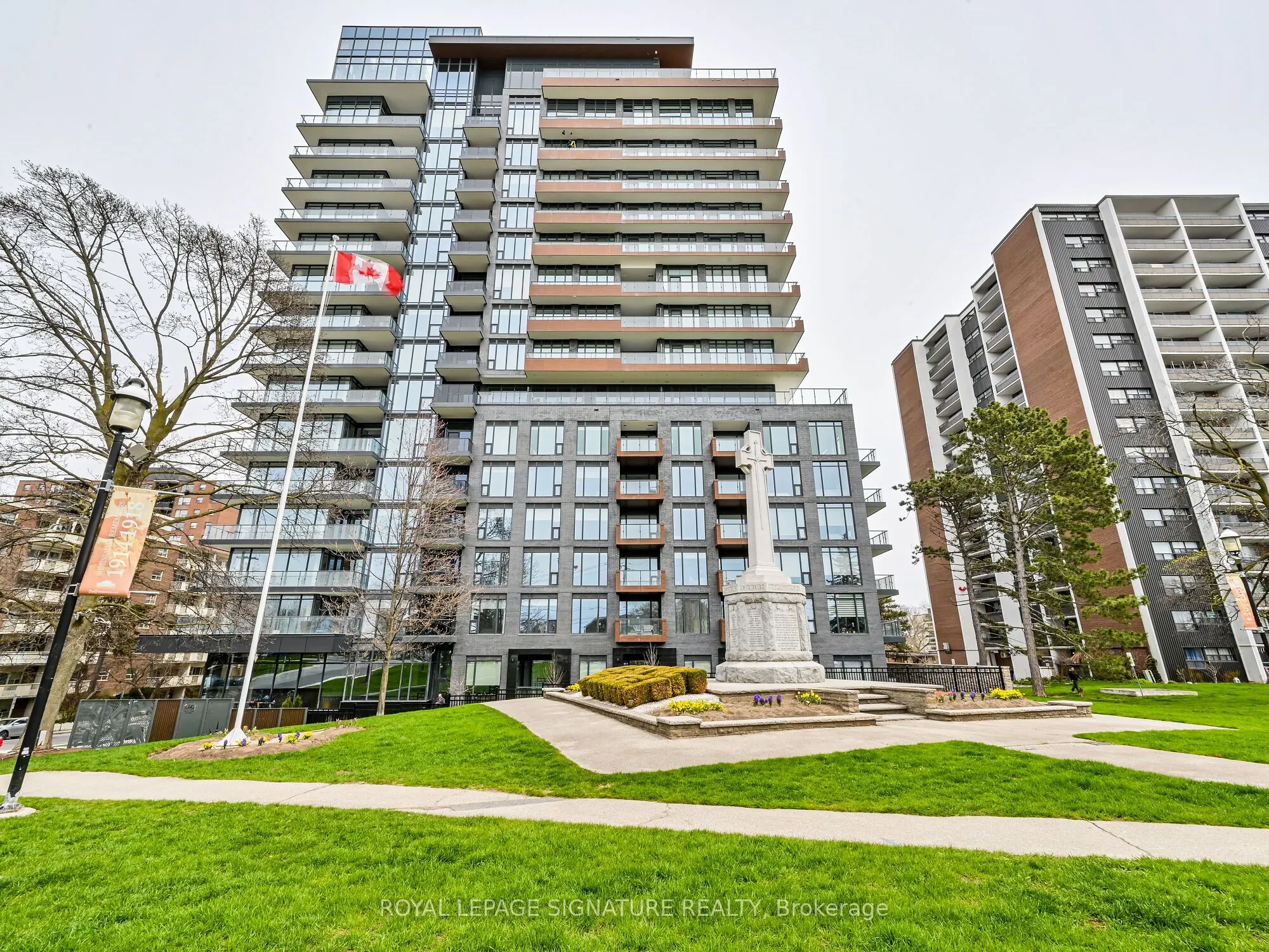 21 Park Street E, #1005