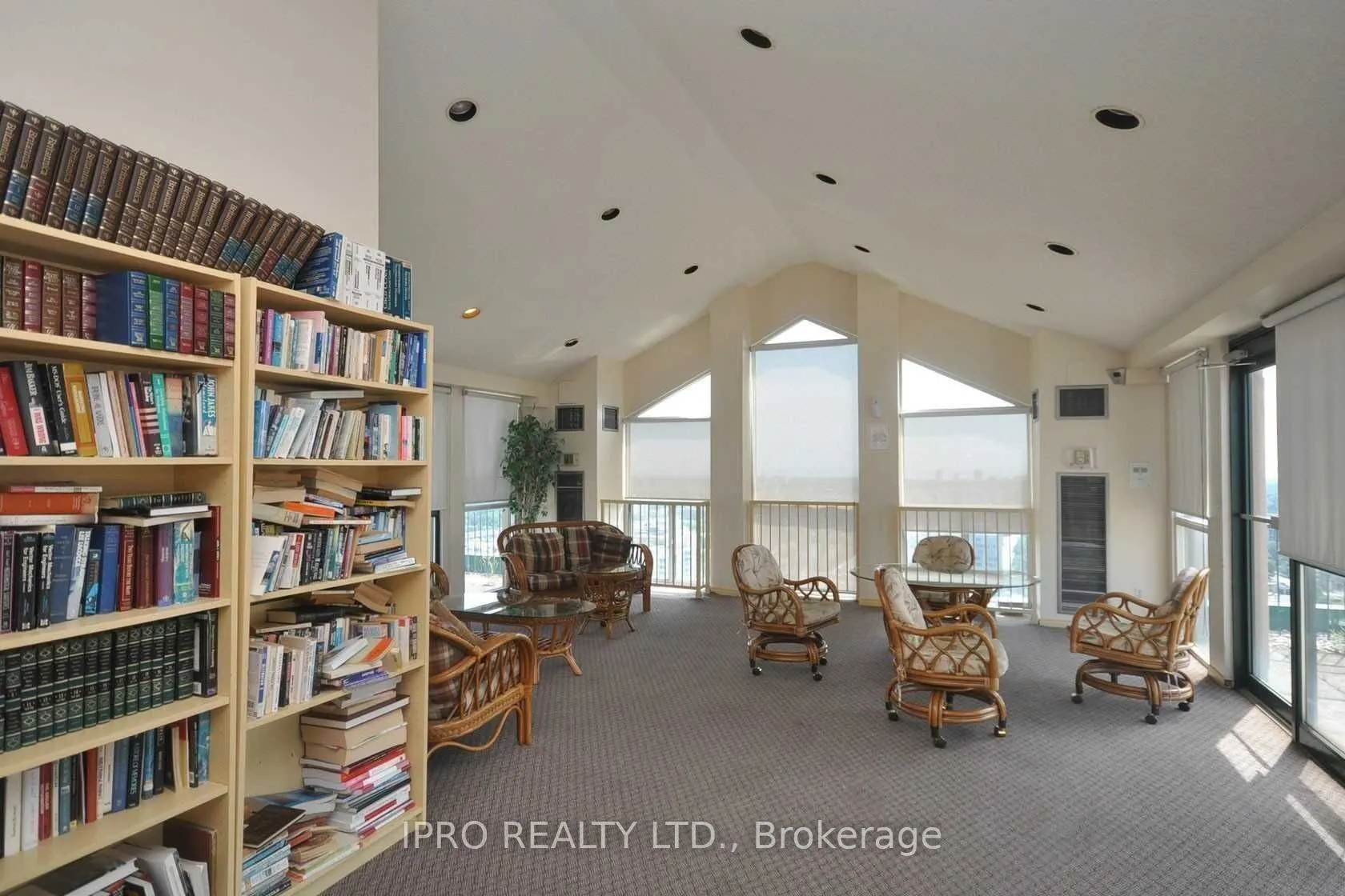 135 hillcrest Avenue, #2208