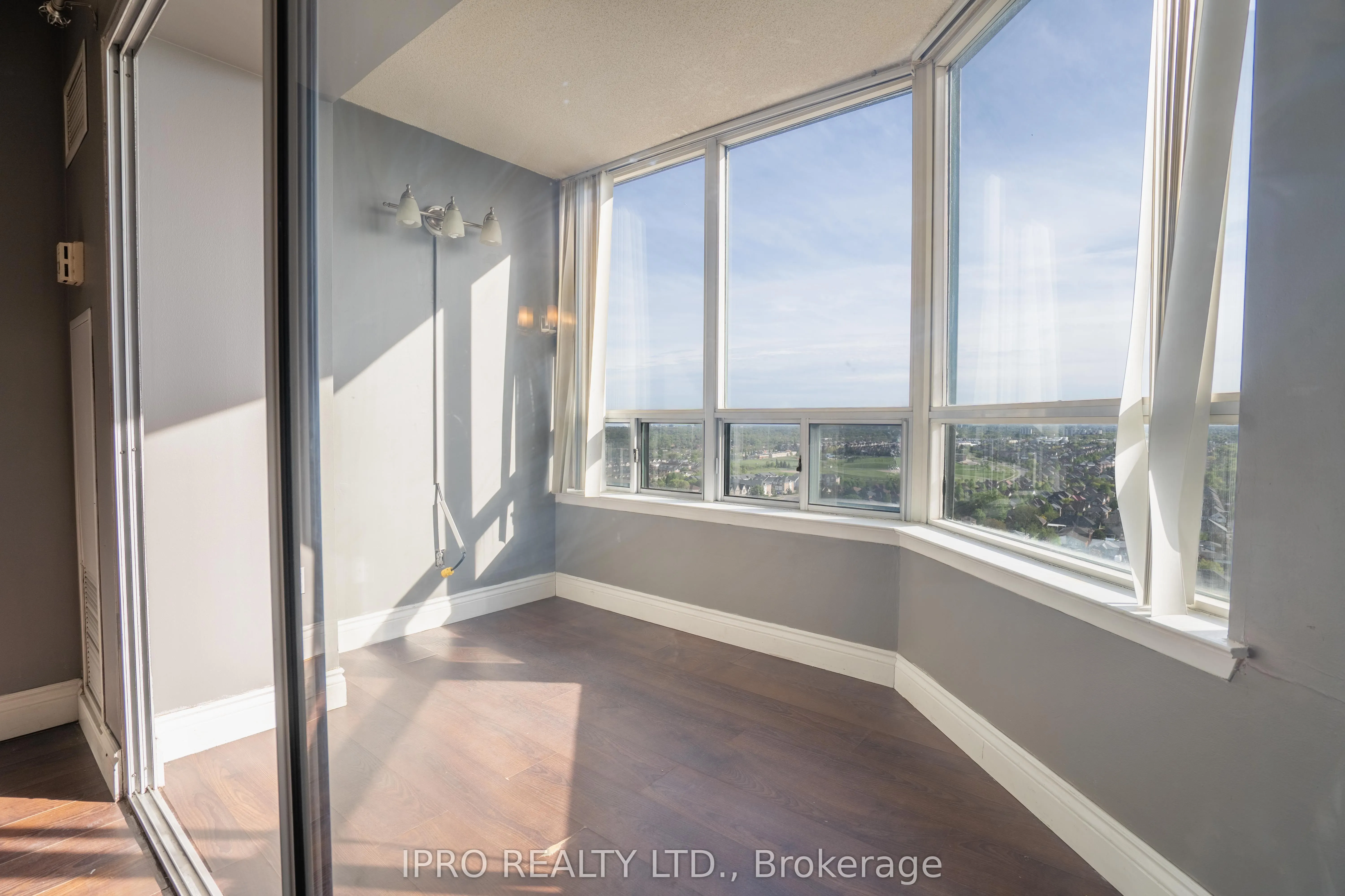 135 hillcrest Avenue, #2208