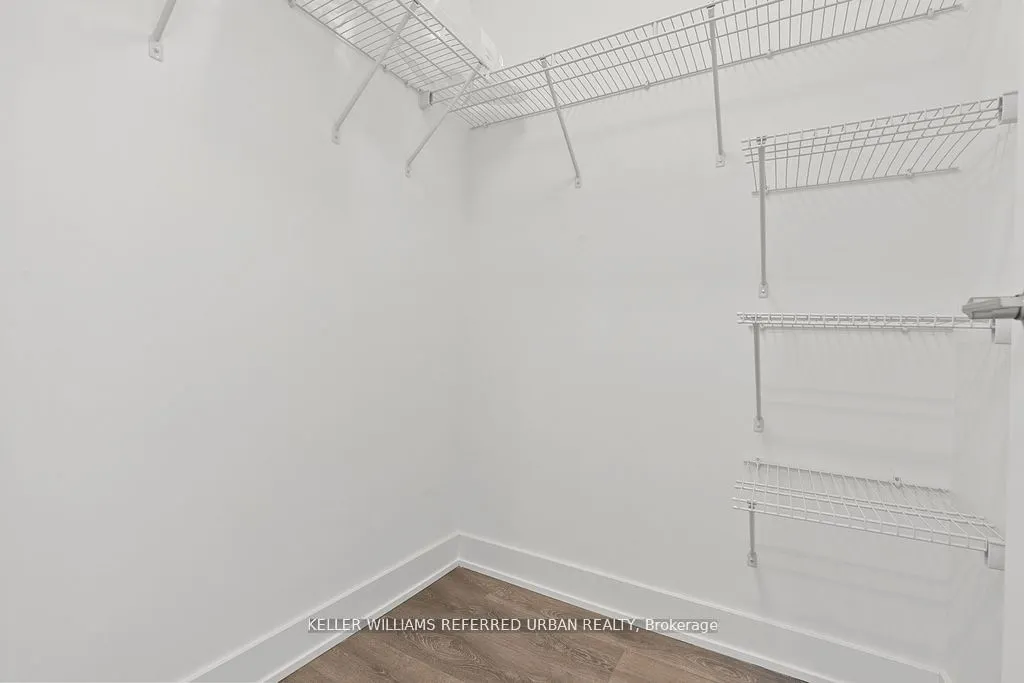 202 Burnhamthorpe Road E, #324