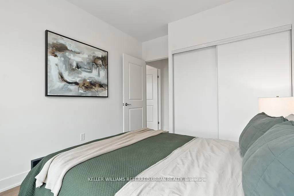 202 Burnhamthorpe Road E, #324