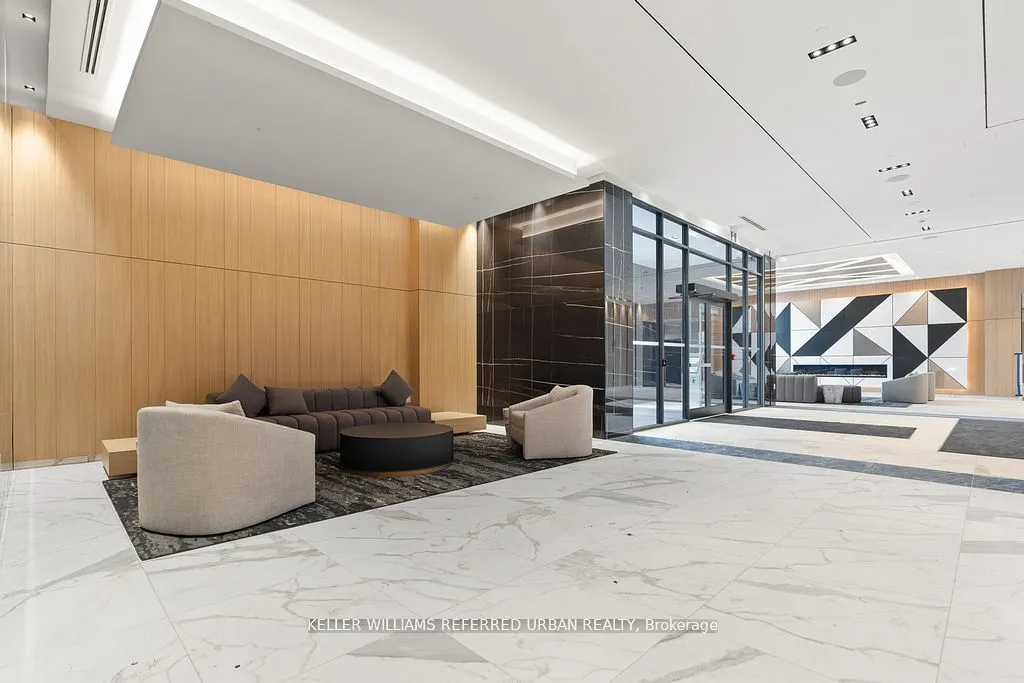 202 Burnhamthorpe Road E, #324