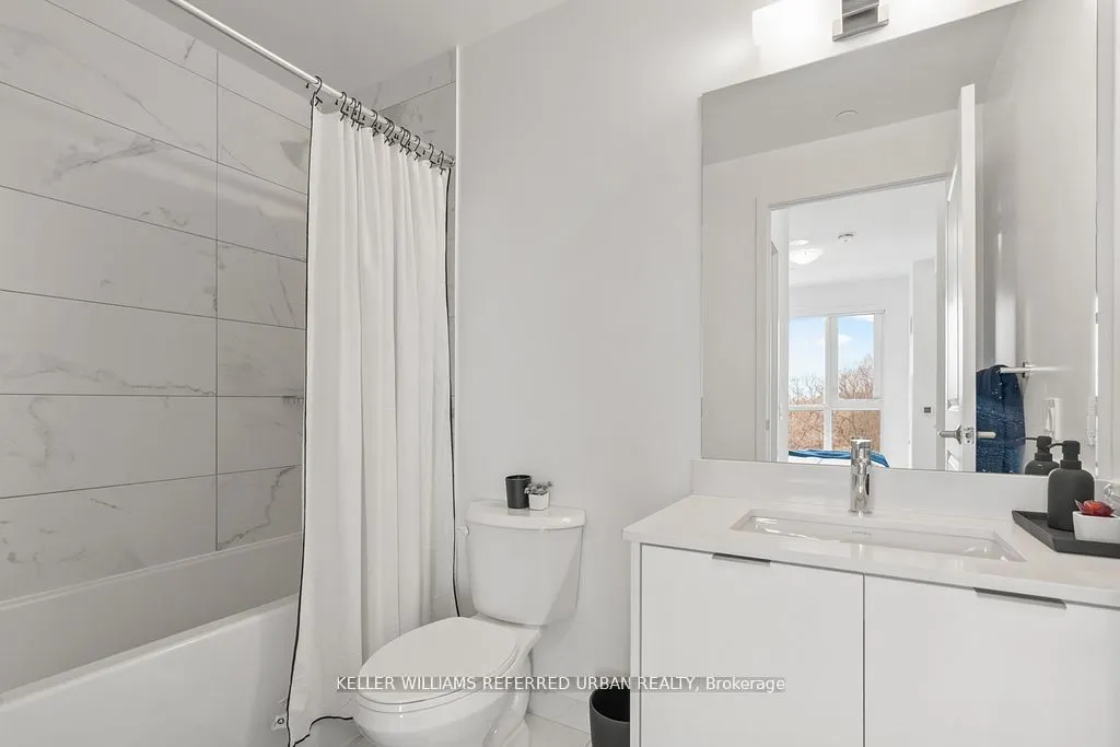 202 Burnhamthorpe Road E, #324