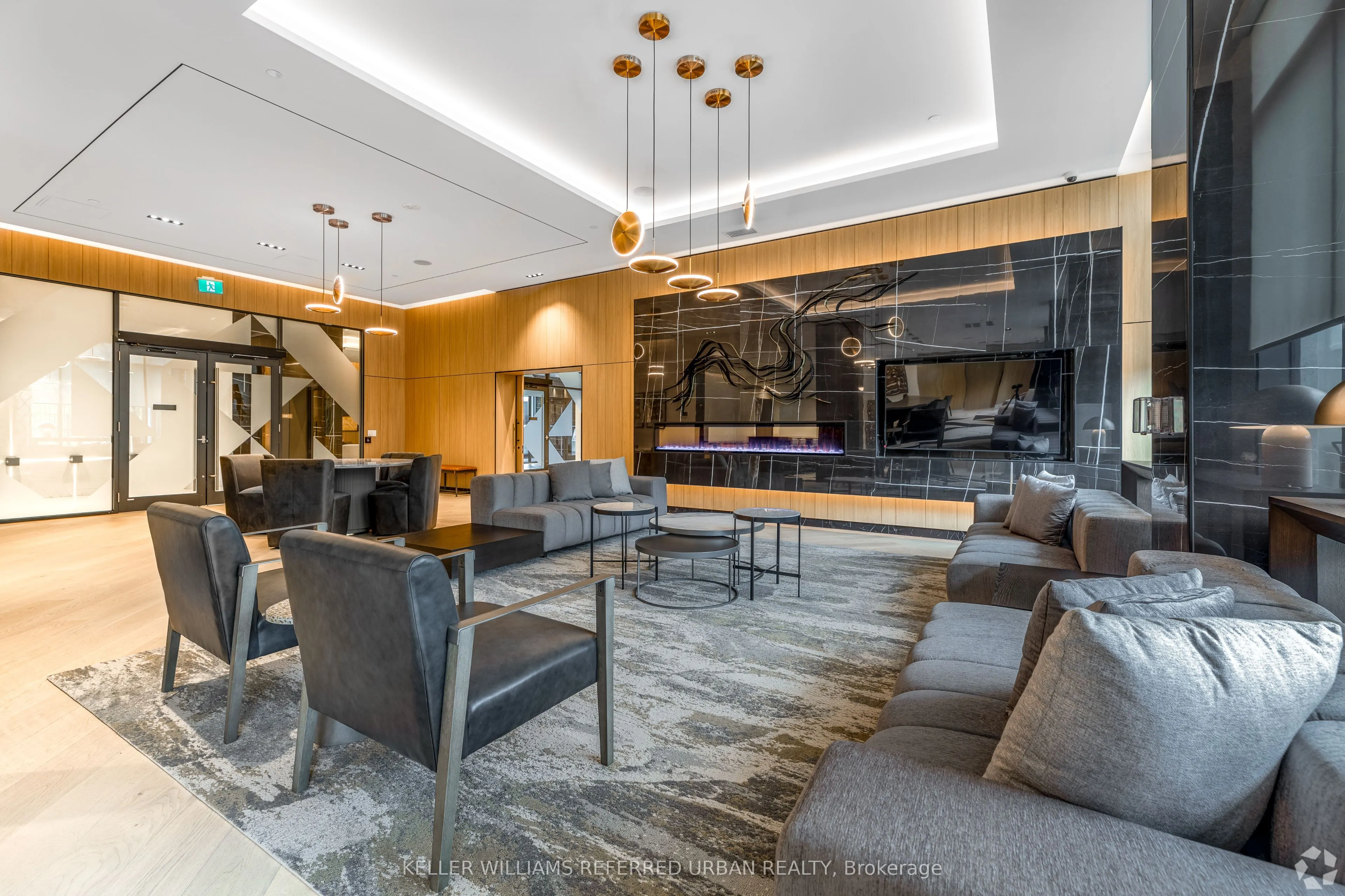 202 Burnhamthorpe Road E, #324