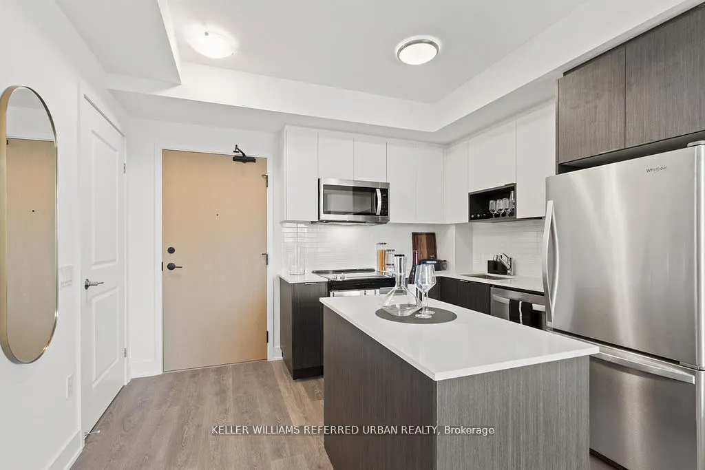 202 Burnhamthorpe Road E, #324
