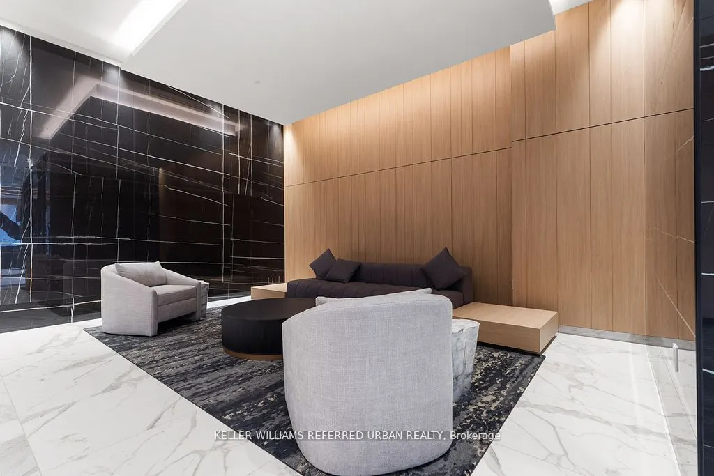 202 Burnhamthorpe Road E, #324