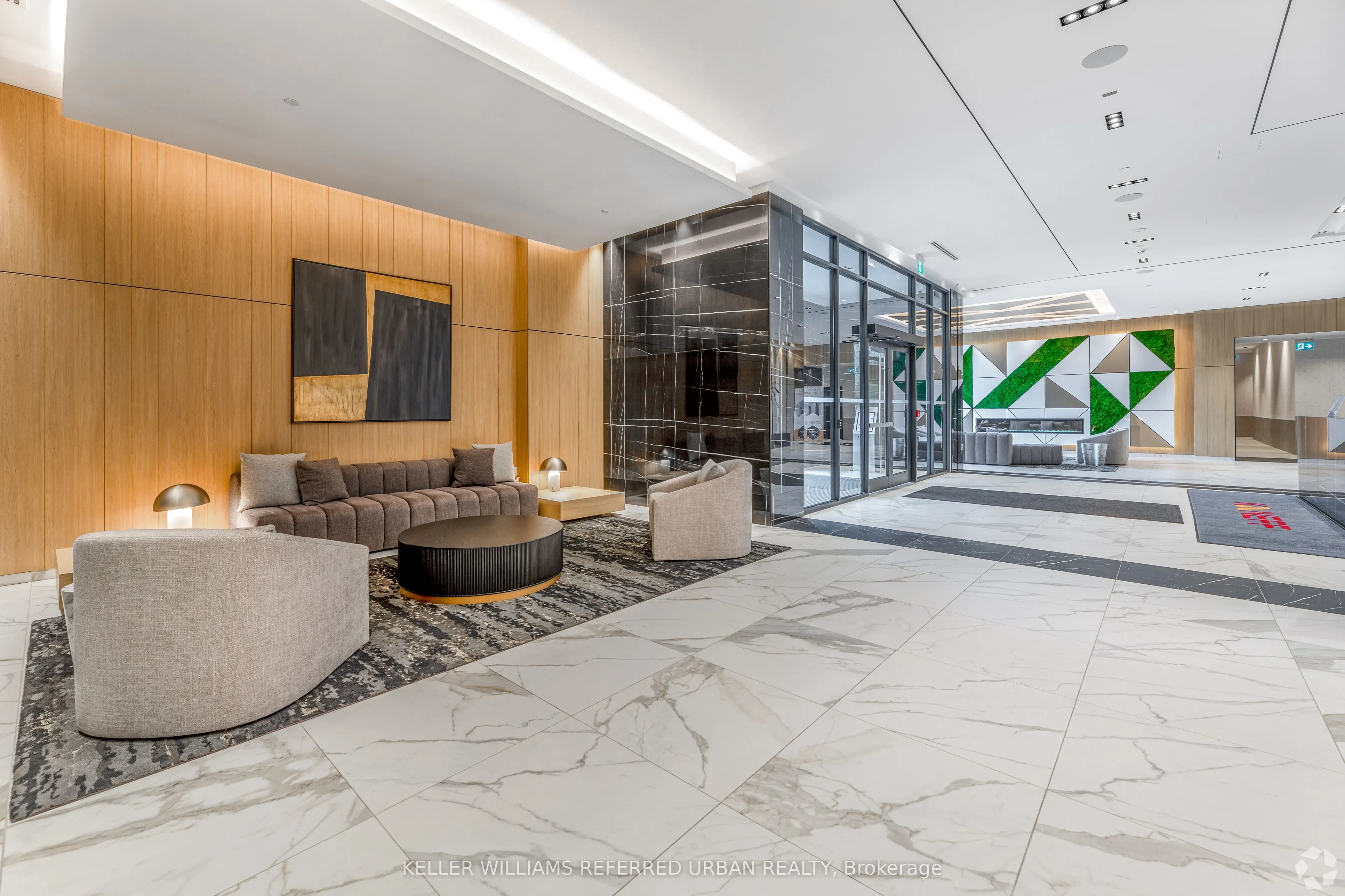 202 Burnhamthorpe Road E, #324