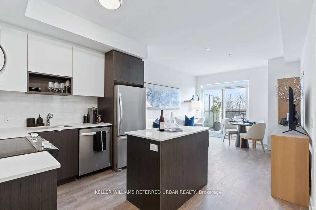 202 Burnhamthorpe Road E, #324