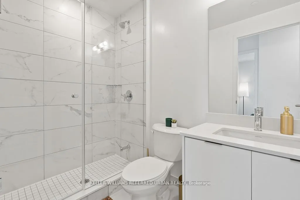 202 Burnhamthorpe Road E, #324