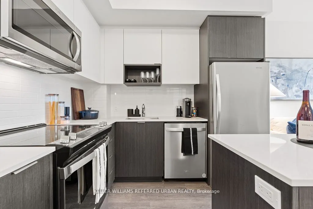 202 Burnhamthorpe Road E, #324