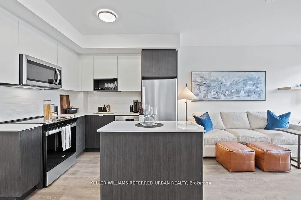 202 Burnhamthorpe Road E, #324