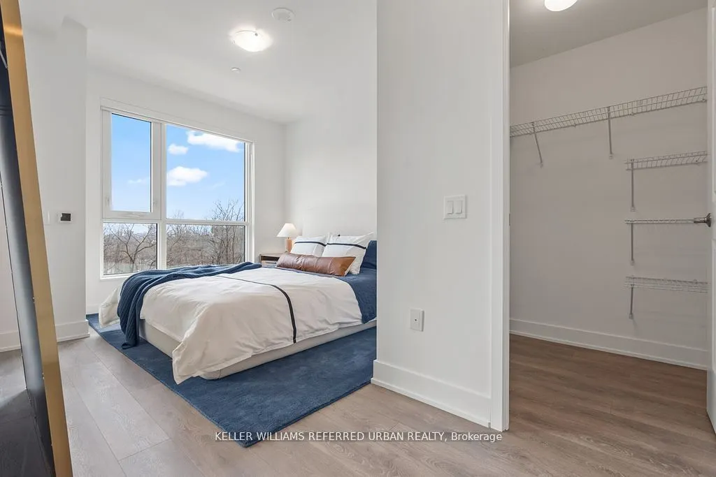 202 Burnhamthorpe Road E, #324