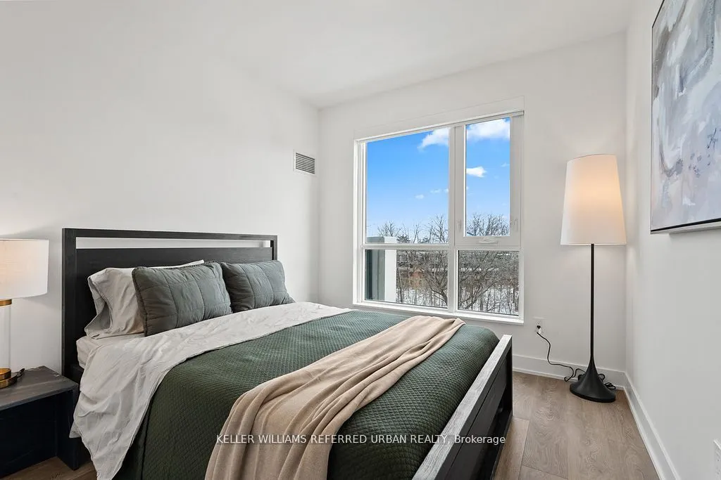 202 Burnhamthorpe Road E, #324