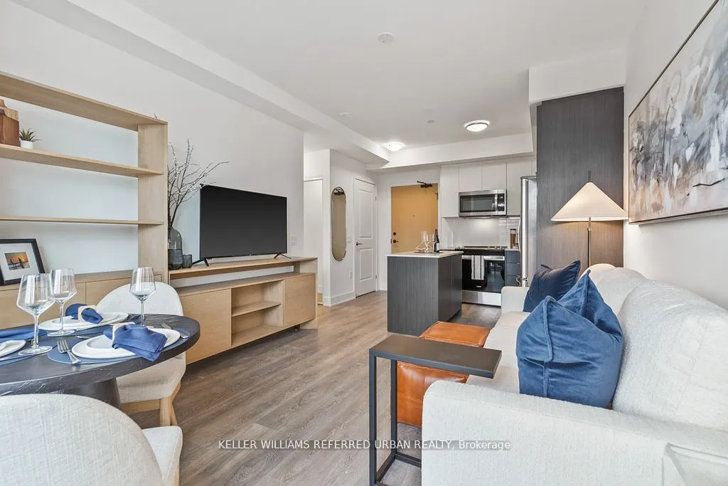 202 Burnhamthorpe Road E, #324