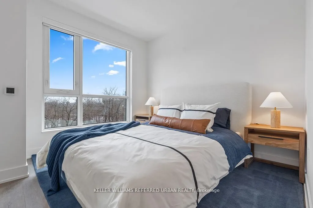 202 Burnhamthorpe Road E, #324