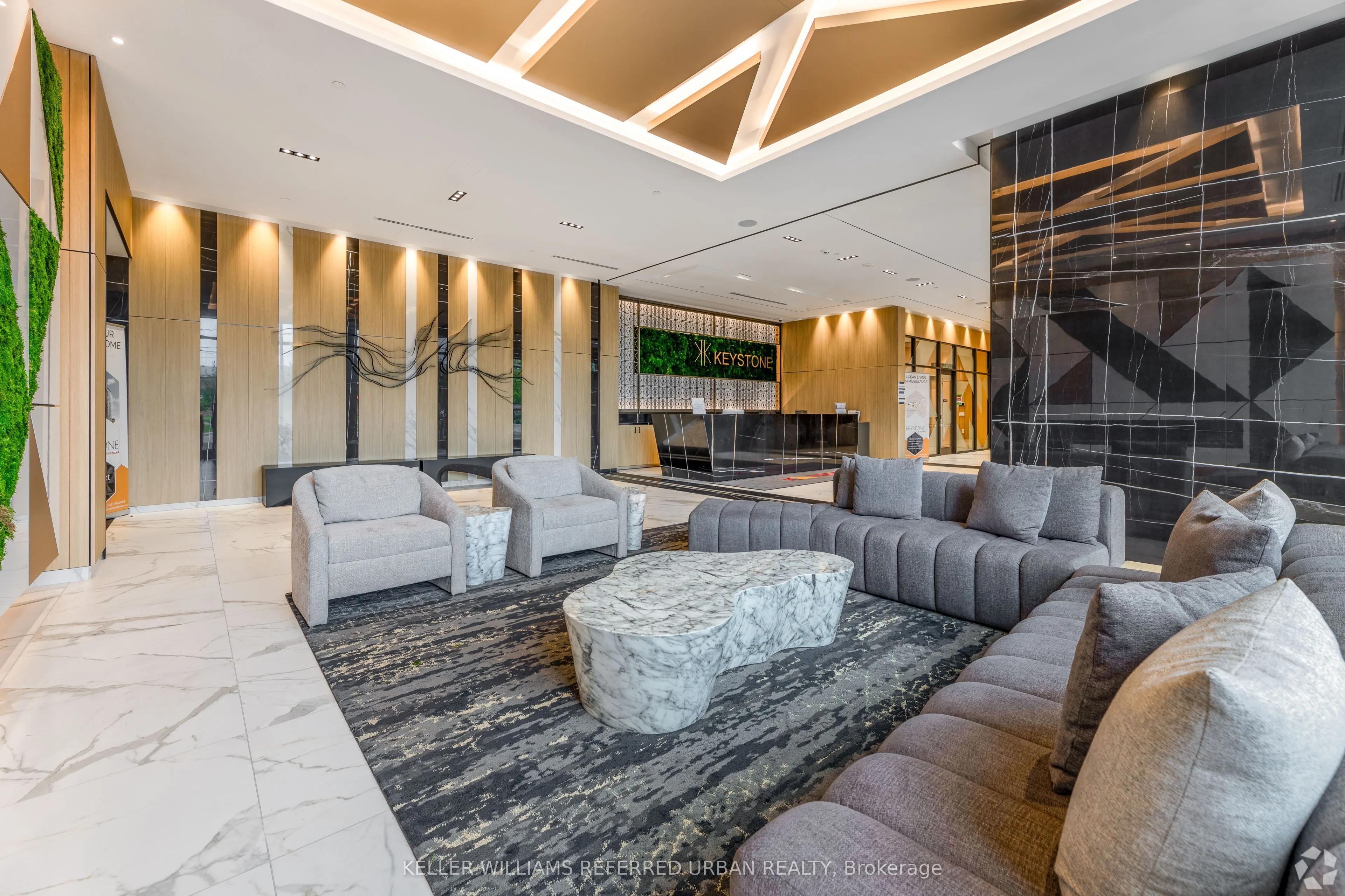 202 Burnhamthorpe Road E, #324