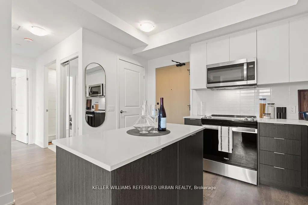 202 Burnhamthorpe Road E, #324