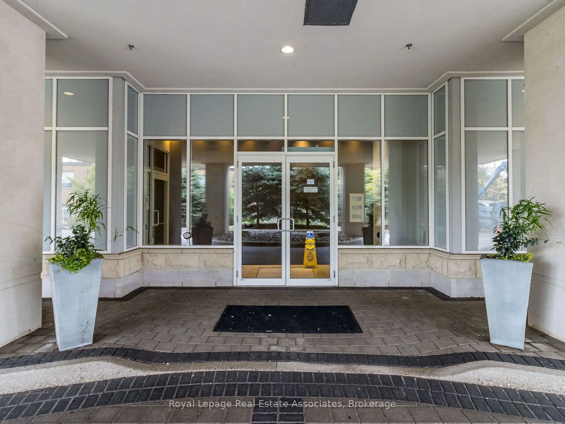 3865 Lake Shore Boulevard W, #401