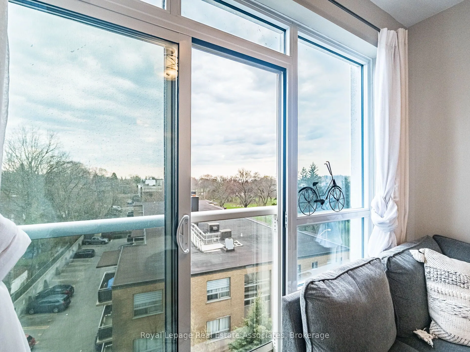 3865 Lake Shore Boulevard W, #401