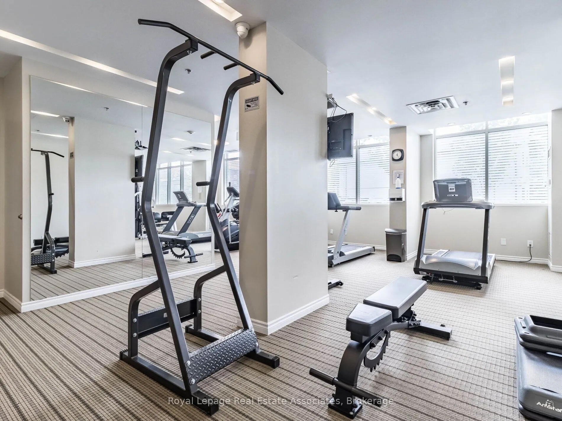 3865 Lake Shore Boulevard W, #401