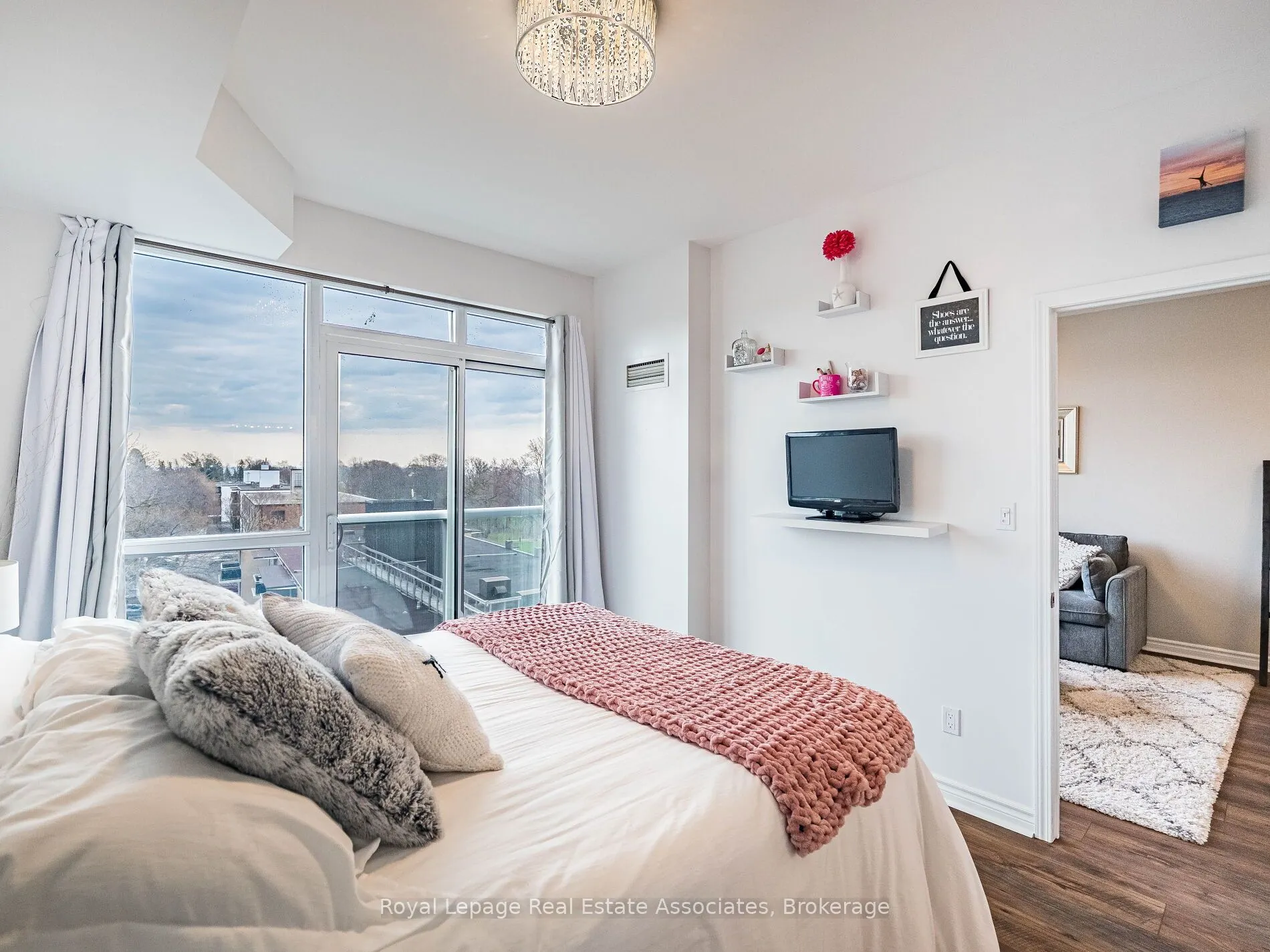 3865 Lake Shore Boulevard W, #401