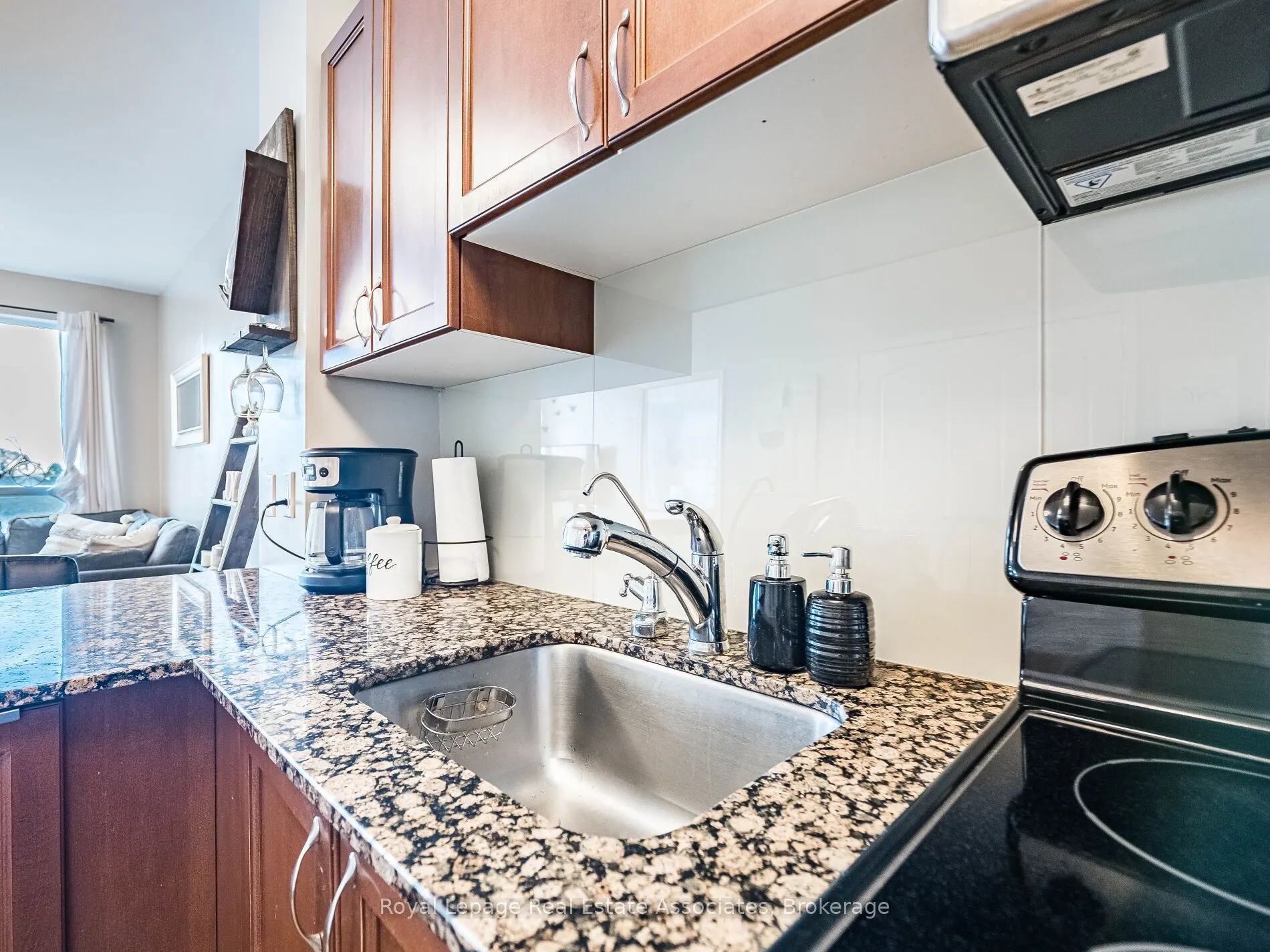 3865 Lake Shore Boulevard W, #401