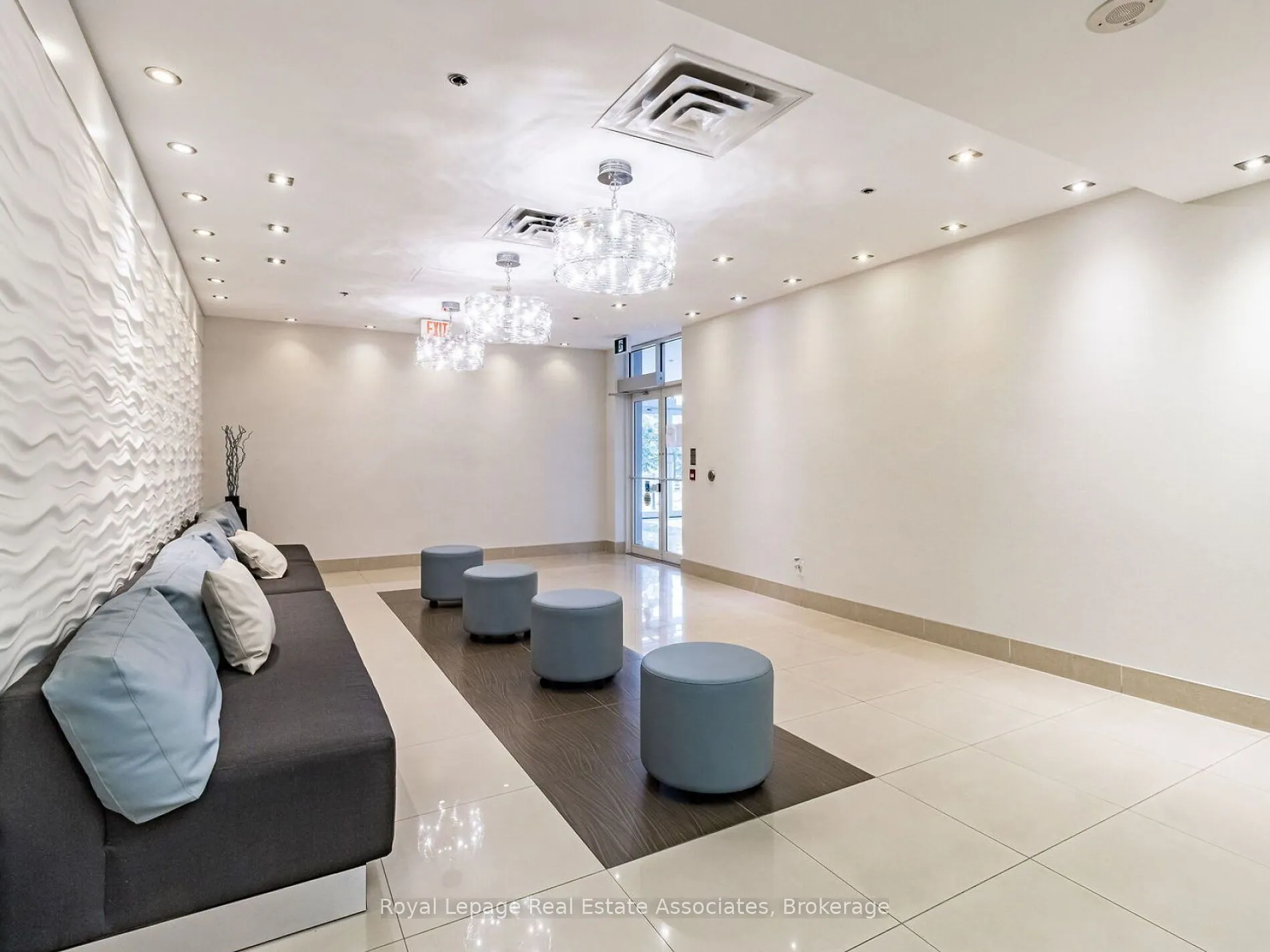 3865 Lake Shore Boulevard W, #401